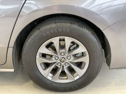 Used 2022 Toyota Sienna XLE image 13