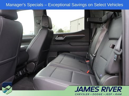 Used 2025 GMC Sierra 1500 SLT AWD/4WD image 17
