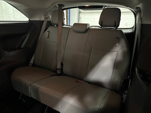 Used 2025 Toyota Sienna XLE image 53