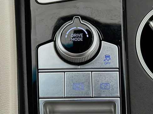 Used 2023 Genesis G70 2.0T image 25