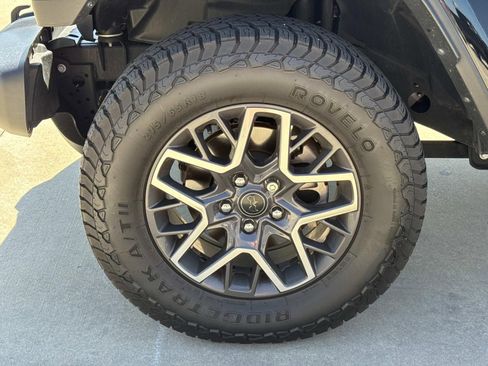 Used 2024 Jeep Gladiator Sport AWD/4WD image 4