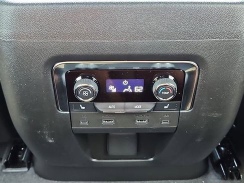 New 2025 Chevrolet Suburban Premier image 20