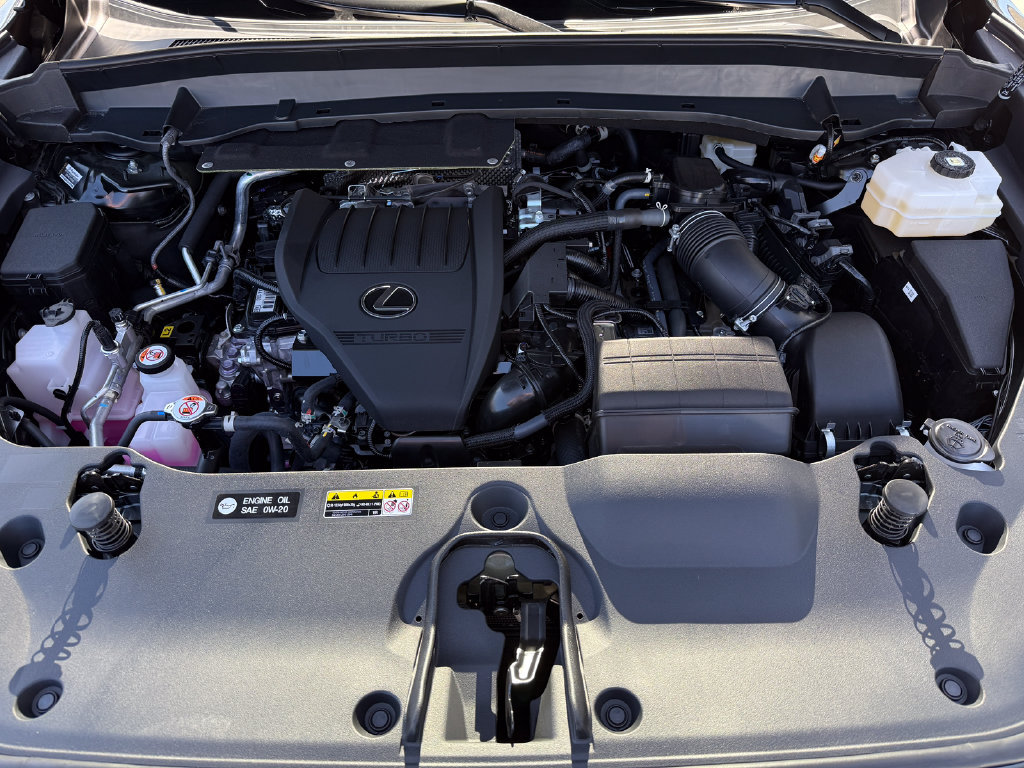 Used 2026 Lexus TX 500h AWD w/ Technology Package image 15