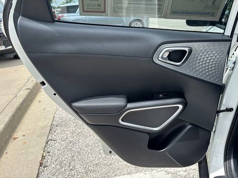 Used 2025 Kia Soul LX w/ LX Technology Package FWD image 12