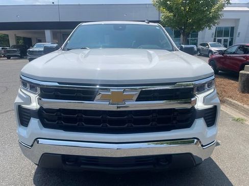 Used 2022 Chevrolet Silverado 1500 LT AWD/4WD image 5