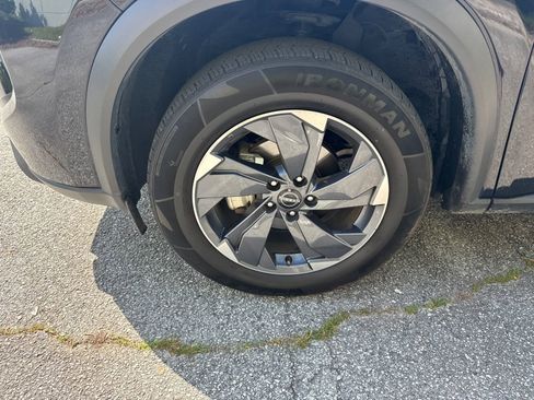 Used 2025 Nissan Rogue SV image 11