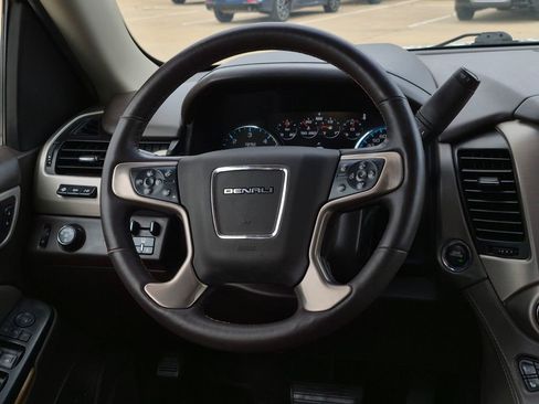 Used 2017 GMC Yukon XL Denali RWD image 11