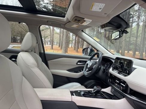 Used 2023 Nissan Rogue SL w/ SL Premium Package image 23