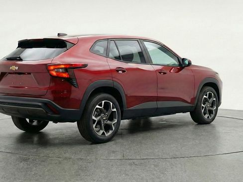 Used 2025 Chevrolet Trax LT image 9