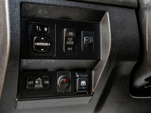 Used 2015 Toyota Tundra SR5 w/ SR5 Upgrade Package image 35