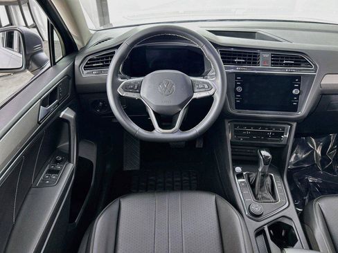 Certified 2022 Volkswagen Tiguan SE w/ Panoramic Sunroof Package AWD/4WD image 22
