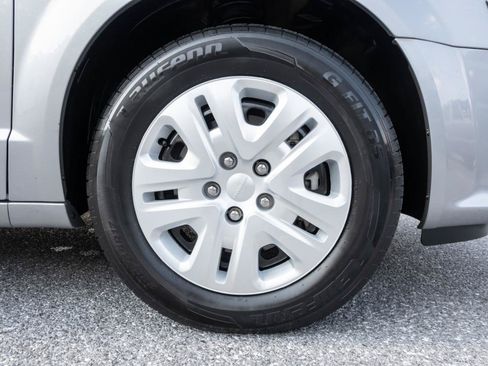 Used 2018 Dodge Grand Caravan SE w/ UConnect Hands-Free Group FWD image 36