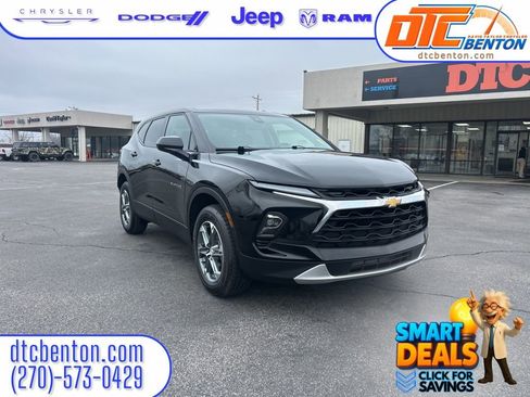 Used 2025 Chevrolet Blazer LT FWD image 1