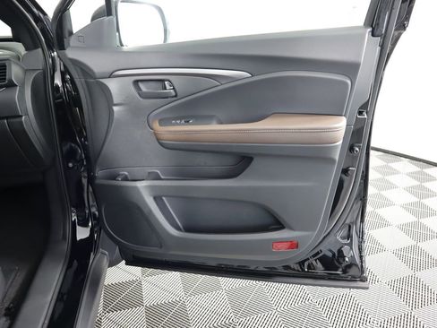 Certified 2025 Honda Passport EX-L image 25