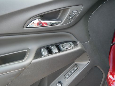 Used 2023 Chevrolet Equinox Premier AWD/4WD image 19