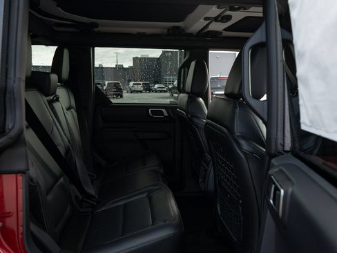 Used 2025 Ford Bronco Badlands w/ Sasquatch Package AWD/4WD image 33