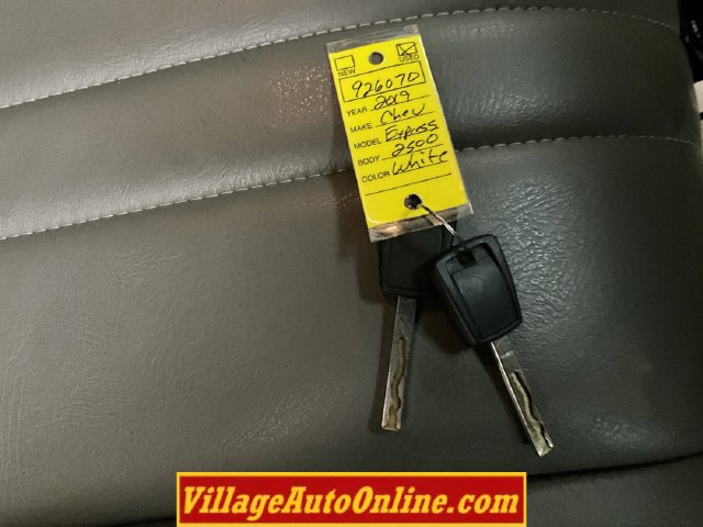 Used 2019 Chevrolet Express 2500 RWD image 33