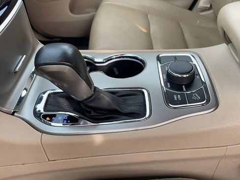 Used 2019 Jeep Grand Cherokee Limited AWD/4WD image 16