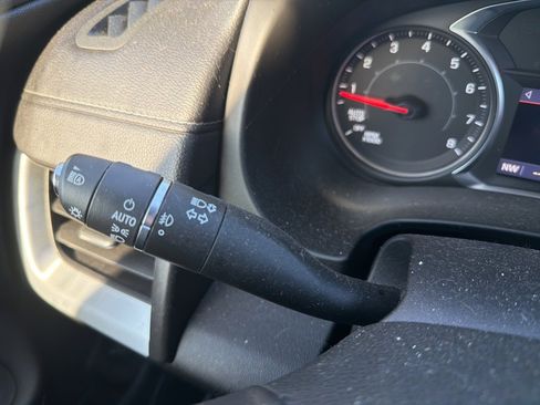 Used 2022 GMC Terrain SLT w/ Infotainment Package II image 18