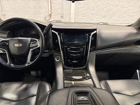 Used 2019 Cadillac Escalade Platinum AWD/4WD image 12