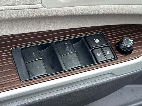 Used 2023 Toyota Sienna XLE image 12