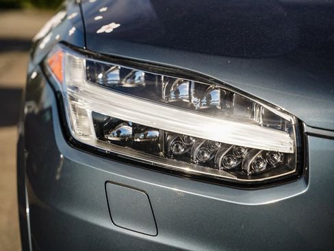 Used 2022 Volvo XC90 T8 Inscription w/ Climate Package image 4