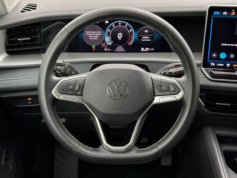 Used 2026 Volkswagen Tiguan SE AWD/4WD image 28