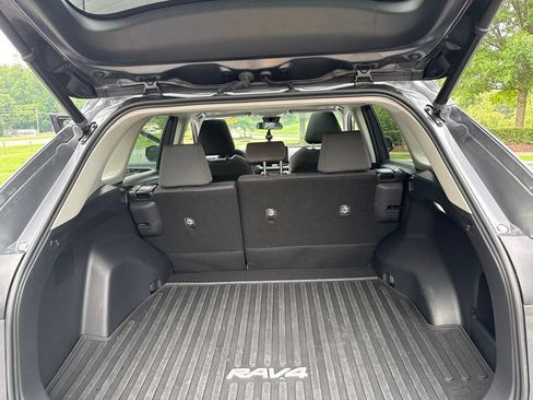 Used 2023 Toyota RAV4 XLE w/ Convenience Package FWD image 11