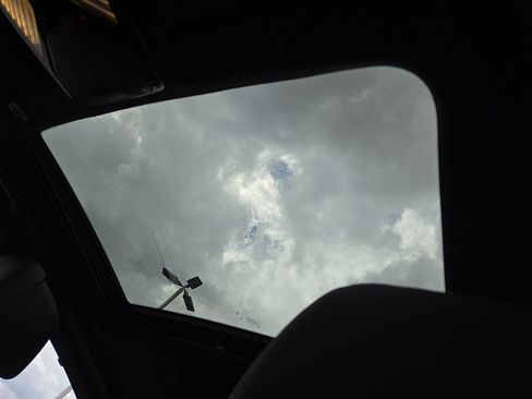 Used 2023 BMW M550i xDrive w/ Dynamic Handling Package image 14