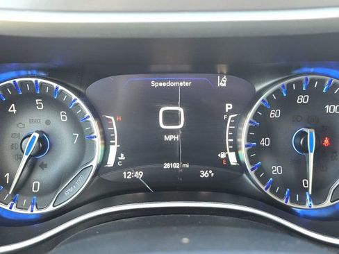 Used 2024 Chrysler Pacifica Touring-L image 27