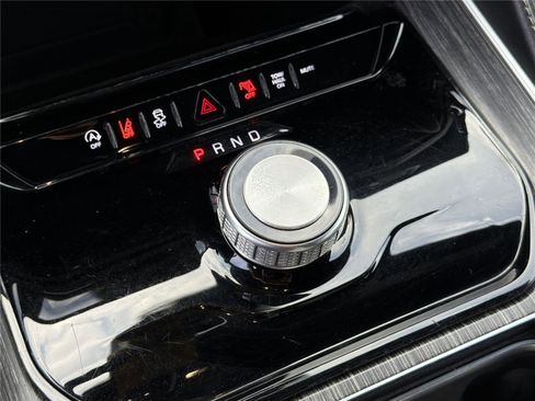Used 2024 Jeep Wagoneer L Series II RWD image 33