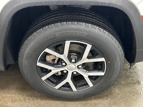 Used 2023 Jeep Grand Cherokee Limited image 5