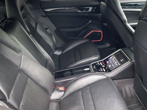 Used 2020 Porsche Panamera image 21