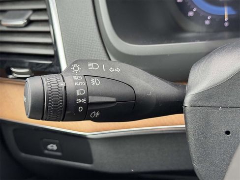 Certified 2024 Volvo XC90 B5 Plus w/ Protection Package Premier image 21