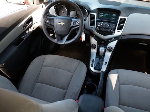 Used 2016 Chevrolet Cruze LT image 20