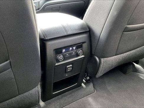 Used 2023 Chevrolet Traverse LT FWD image 35