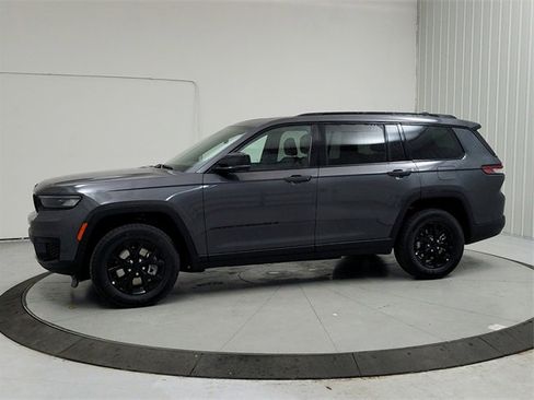 New 2025 Jeep Grand Cherokee L Altitude image 4