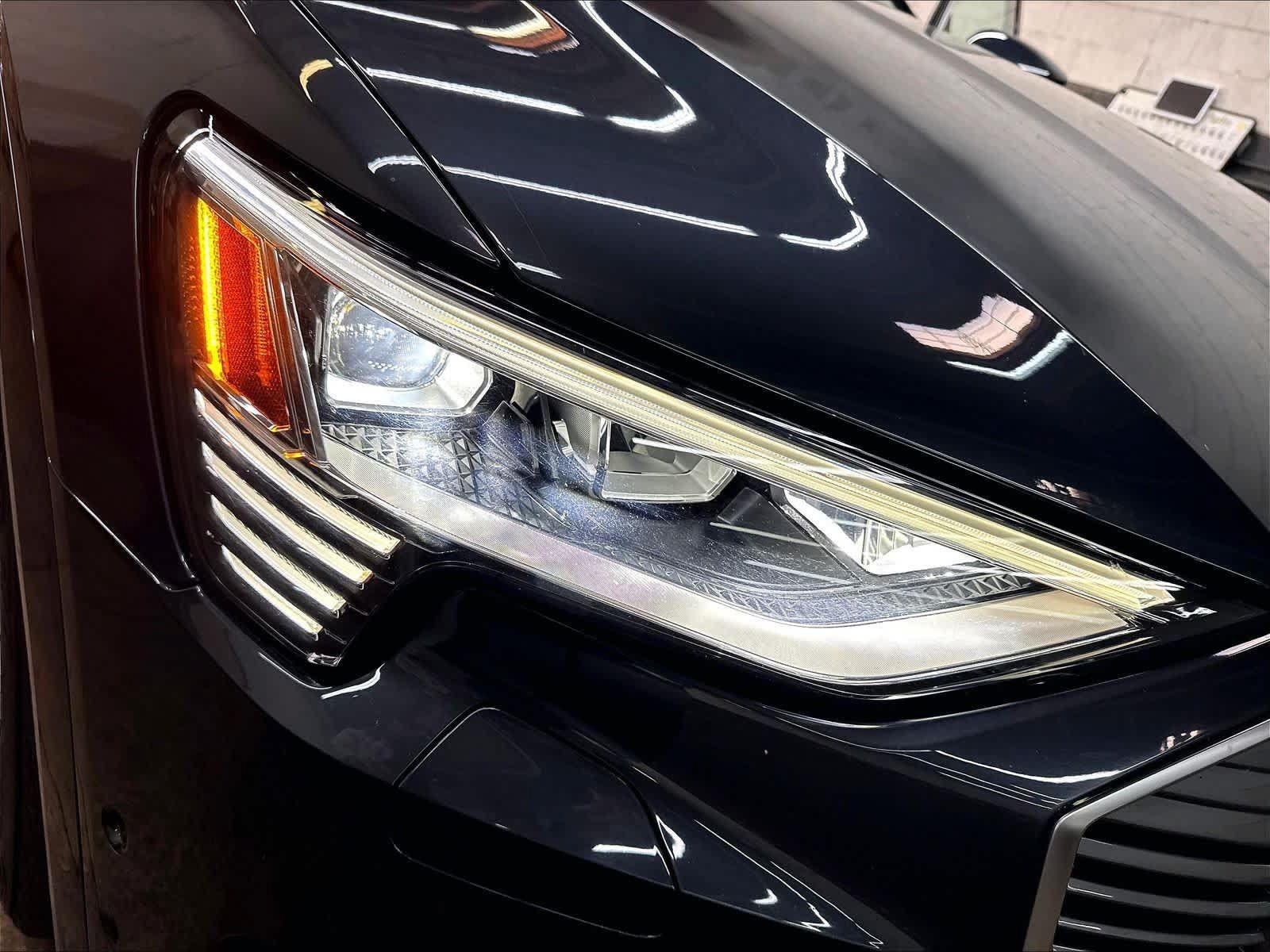 Used 2019 Audi e-tron Prestige w/ Prestige Package AWD/4WD image 31