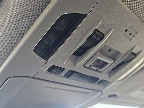 Used 2020 Toyota Highlander XLE image 15