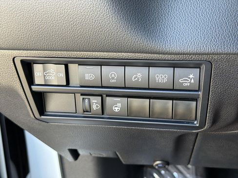 Used 2024 Toyota Tundra Limited AWD/4WD image 17