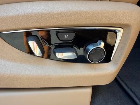 Used 2019 Cadillac Escalade Platinum AWD/4WD image 30
