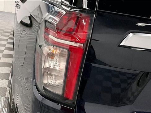 Used 2024 Chevrolet Suburban High Country image 33