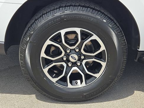 Used 2024 Ford Expedition XLT AWD/4WD image 7