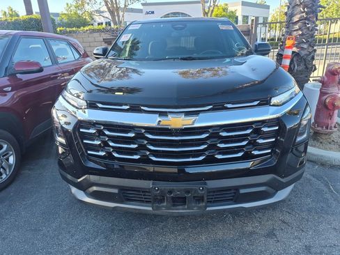 Used 2025 Chevrolet Equinox LT AWD/4WD image 3