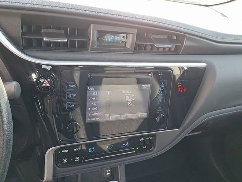 Used 2019 Toyota Corolla SE image 3