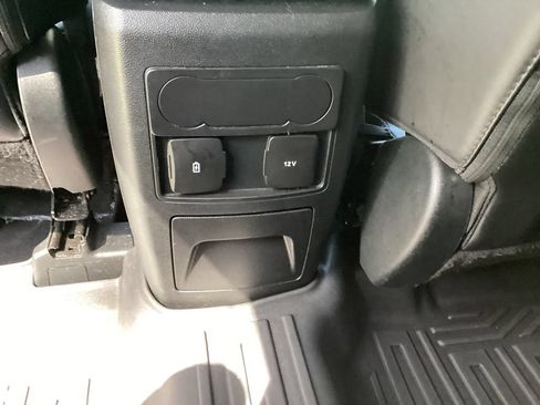 Used 2023 Ford Explorer XLT w/ Equipment Group 202A RWD image 17