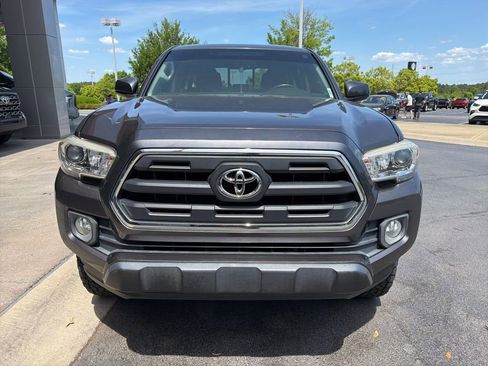 Used 2017 Toyota Tacoma SR5 w/ Tow Package image 4