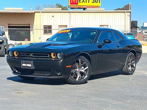Used 2018 Dodge Challenger SXT Plus image 2