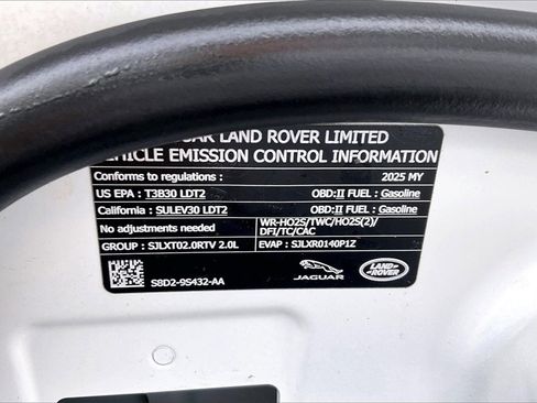 Used 2025 Land Rover Range Rover Evoque Dynamic SE image 31