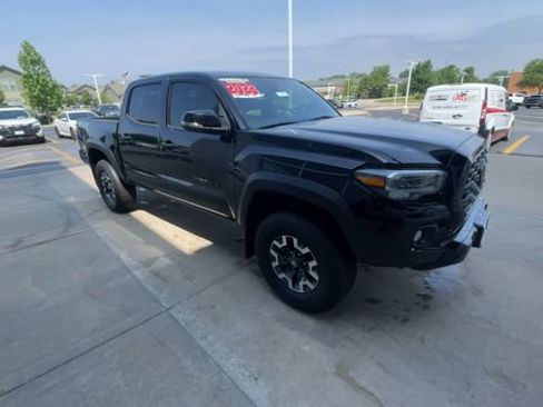 Used 2023 Toyota Tacoma TRD Off-Road w/ TRD Premium Off Road Package AWD/4WD image 4